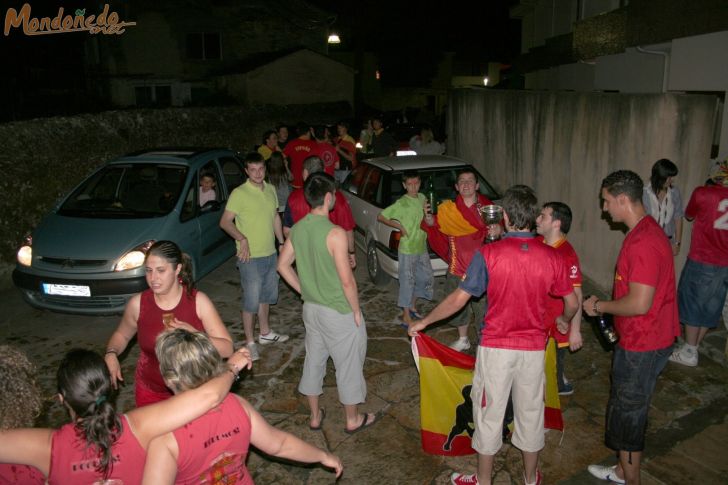 Mondoñedo celebra la victoria de España
Festejando la victoria de la selección en la Eurocopa

