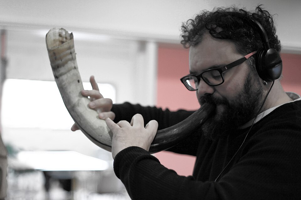 Abraham Cupeiro durante la residencia creativa Ar Bard. Foto: Blanchefleur22 / Wikimedia Commons (CC BY-SA 4.0)