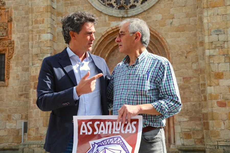 El delegado territorial de Lugo, Javier Arias, con el alcalde de Mondoñedo