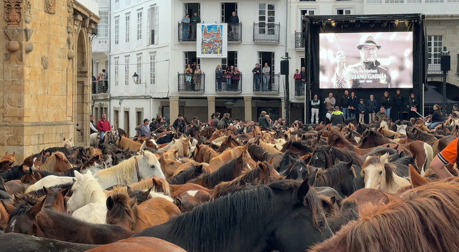 Homenaje a Luciano García en la bajada de los caballos