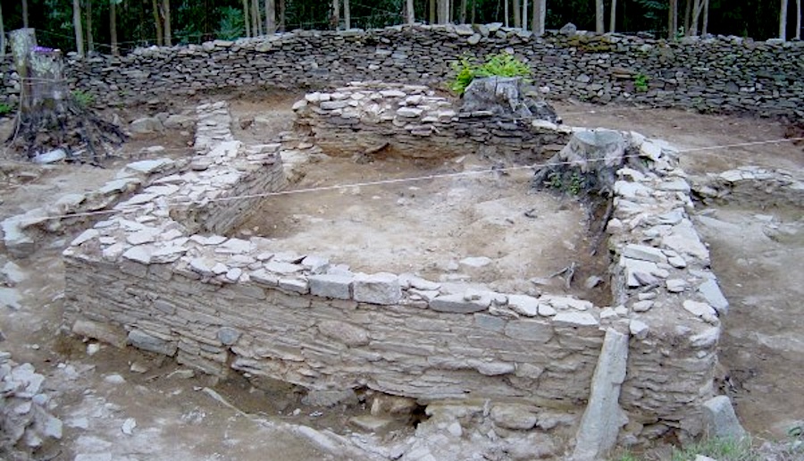Imagen del Castro de Zoñán durante las excavaciones 