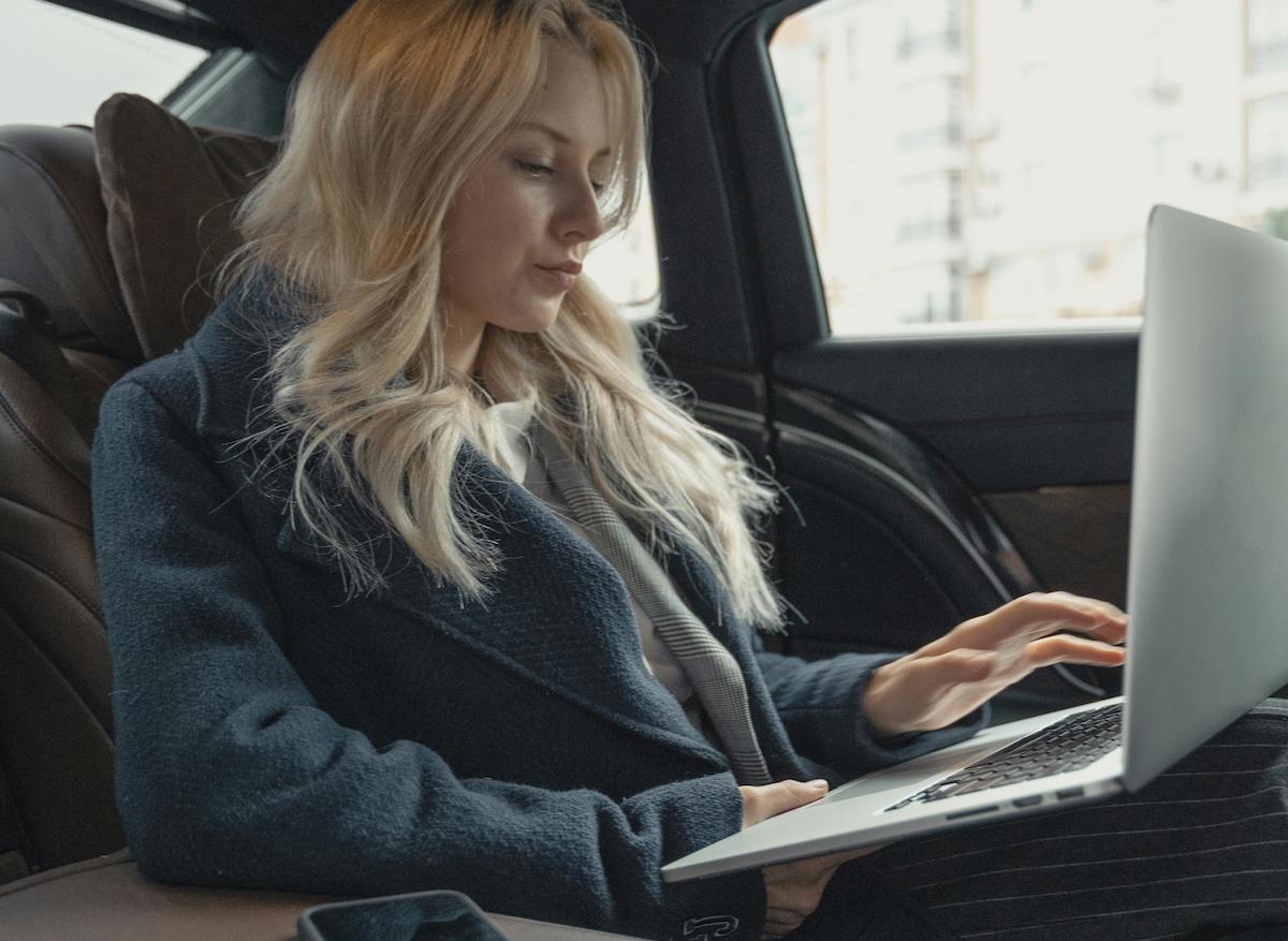 Gestión ágil desde cualquier lugar: datos actualizados y compartidos entre departamentos para decisiones rápidas y precisas.