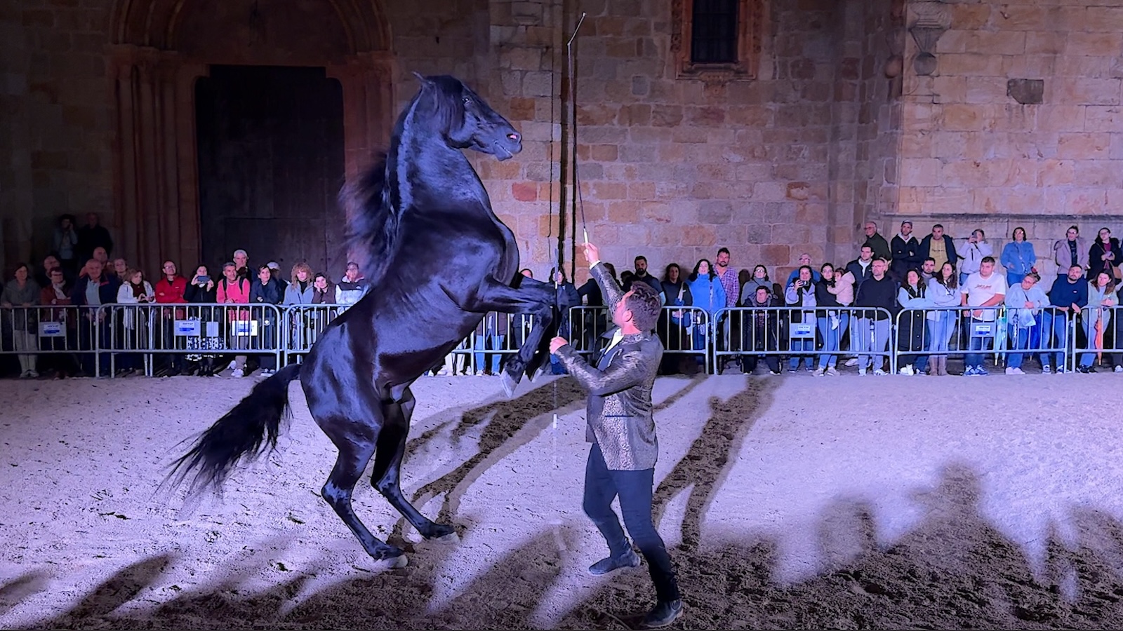 Así se vivió la doma nocturna más espectacular de Galicia 