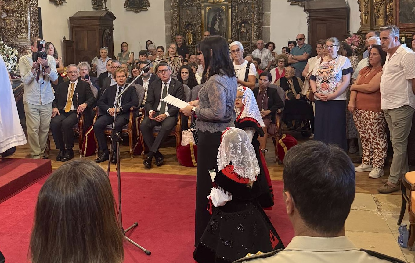 Un instante de la misa de ofrenda de Os Remedios