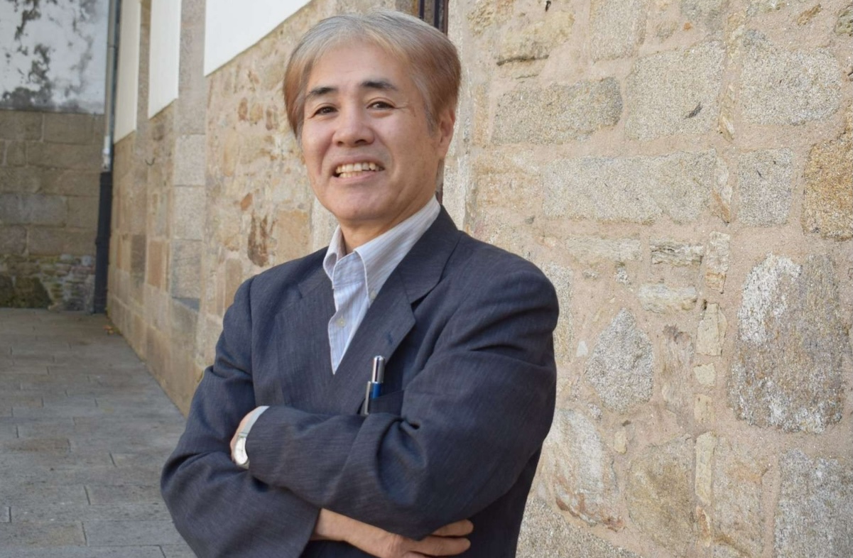 Takekazu Asaka traduce obras de Cunqueiro al japonés